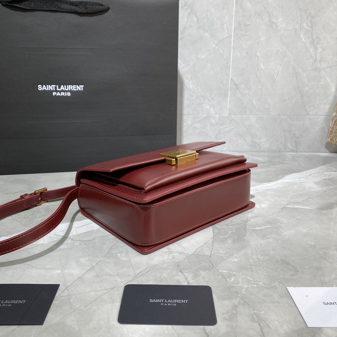 y51 medium bellechasse in leather burgundy and G01den 482051 22 x 16 x 9 cm