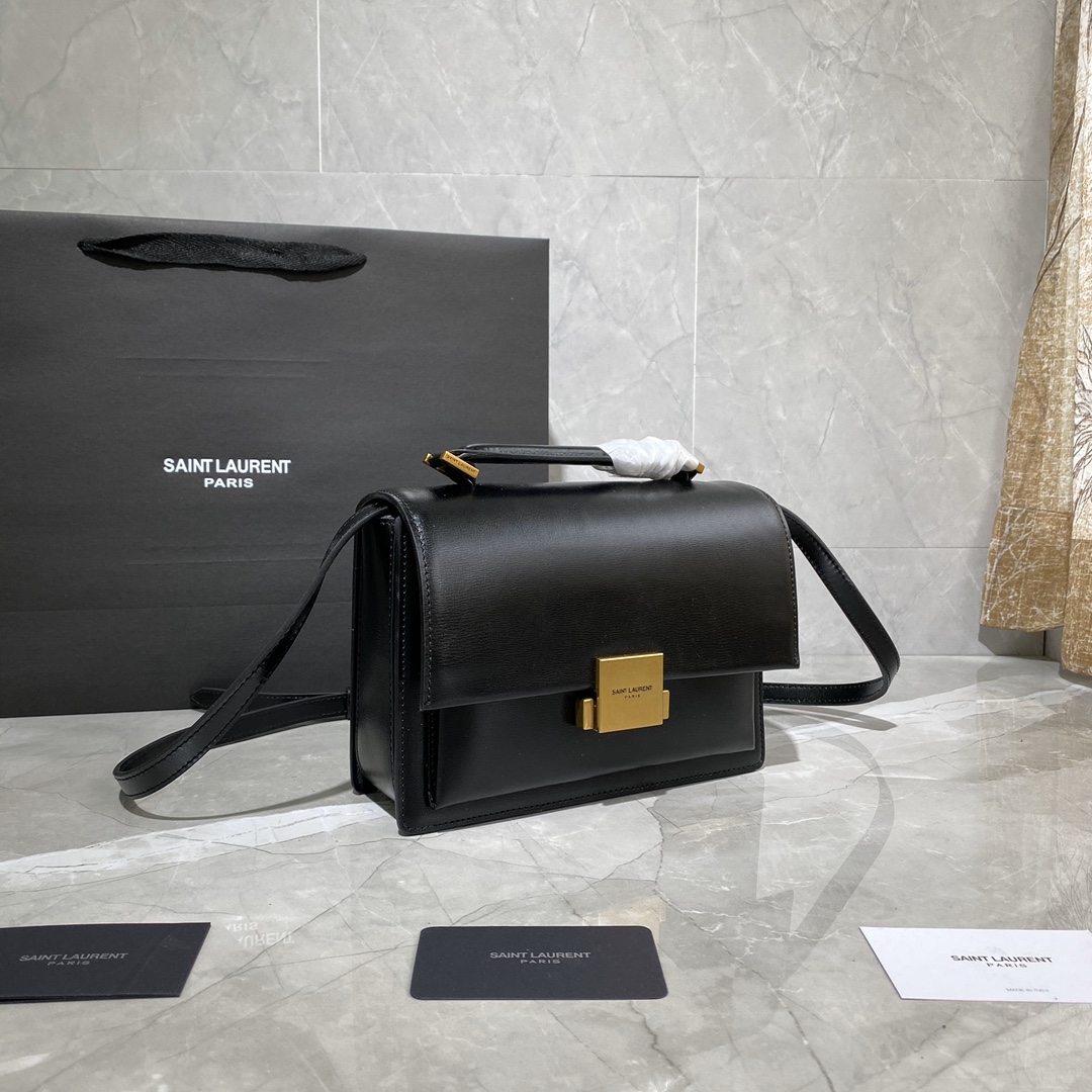 y51 medium bellechasse in leather black and G01den 482051 22 x 16 x 9 cm