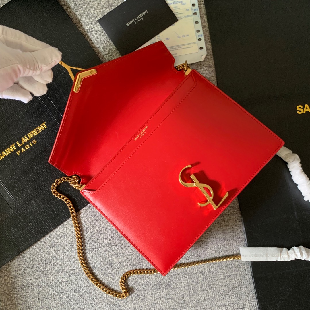 Y51 cassandra monogram clasp bag in grain de poudre embossed leather rouge eros 532750 22 x 16.5 x 5.5 cm