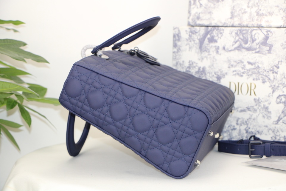 d10r large lady d10r bag De*1m ultramatte cannage calfskin m0566 32 x 25 x 11 cm