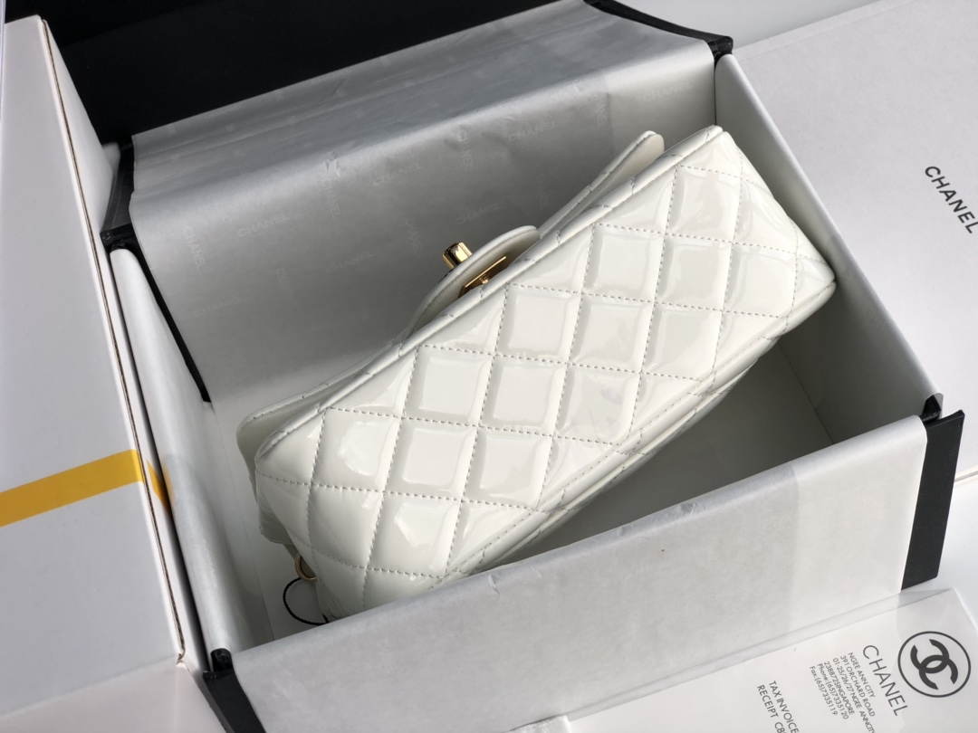 ch**el cf mini patent calfskin & G01den metal white bag 20cm