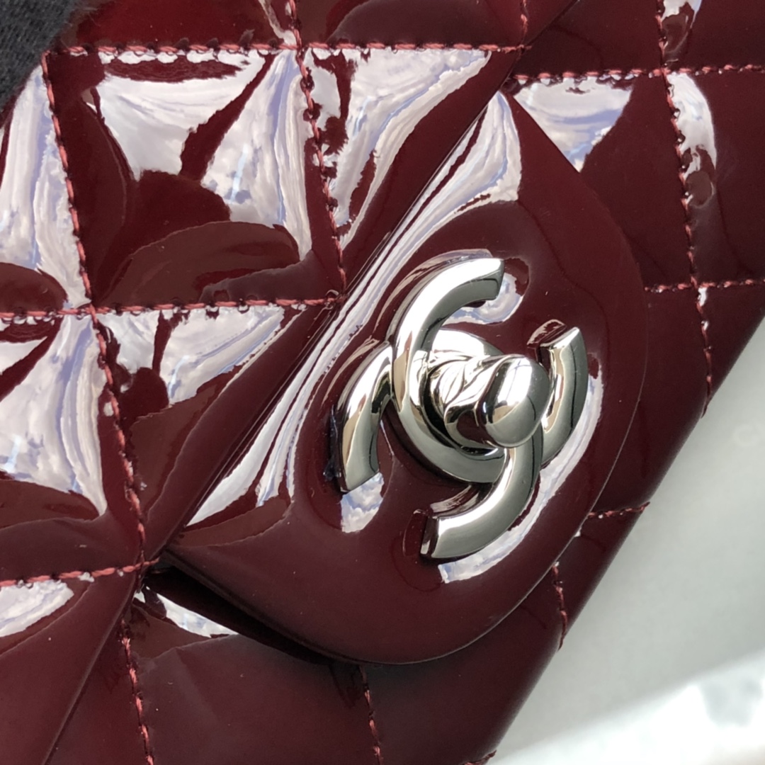Ch**el cf mini patent calfskin & silver metal burgundy bag 20cm