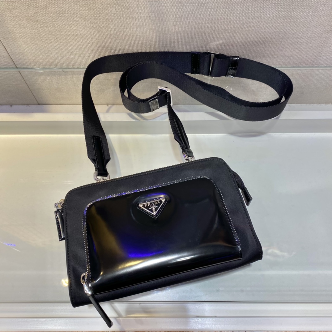 Pra*a re-nylon and leather shoulder bag 2vh130 22 x 14 x 3.5 cm