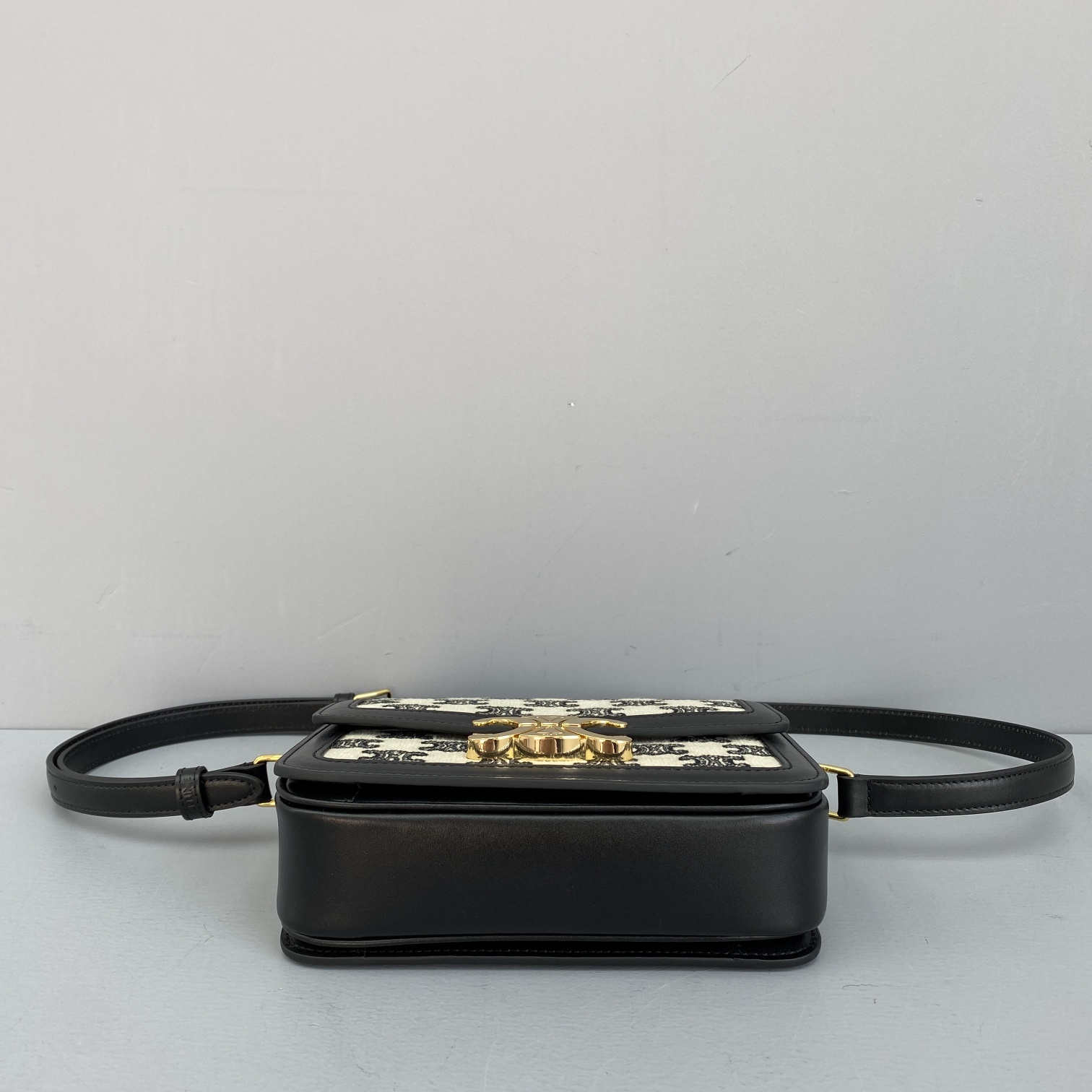 Ce1i*e teen triomphe bag in textile and natural calfskin black 188882 18 x 14 x 6 cm