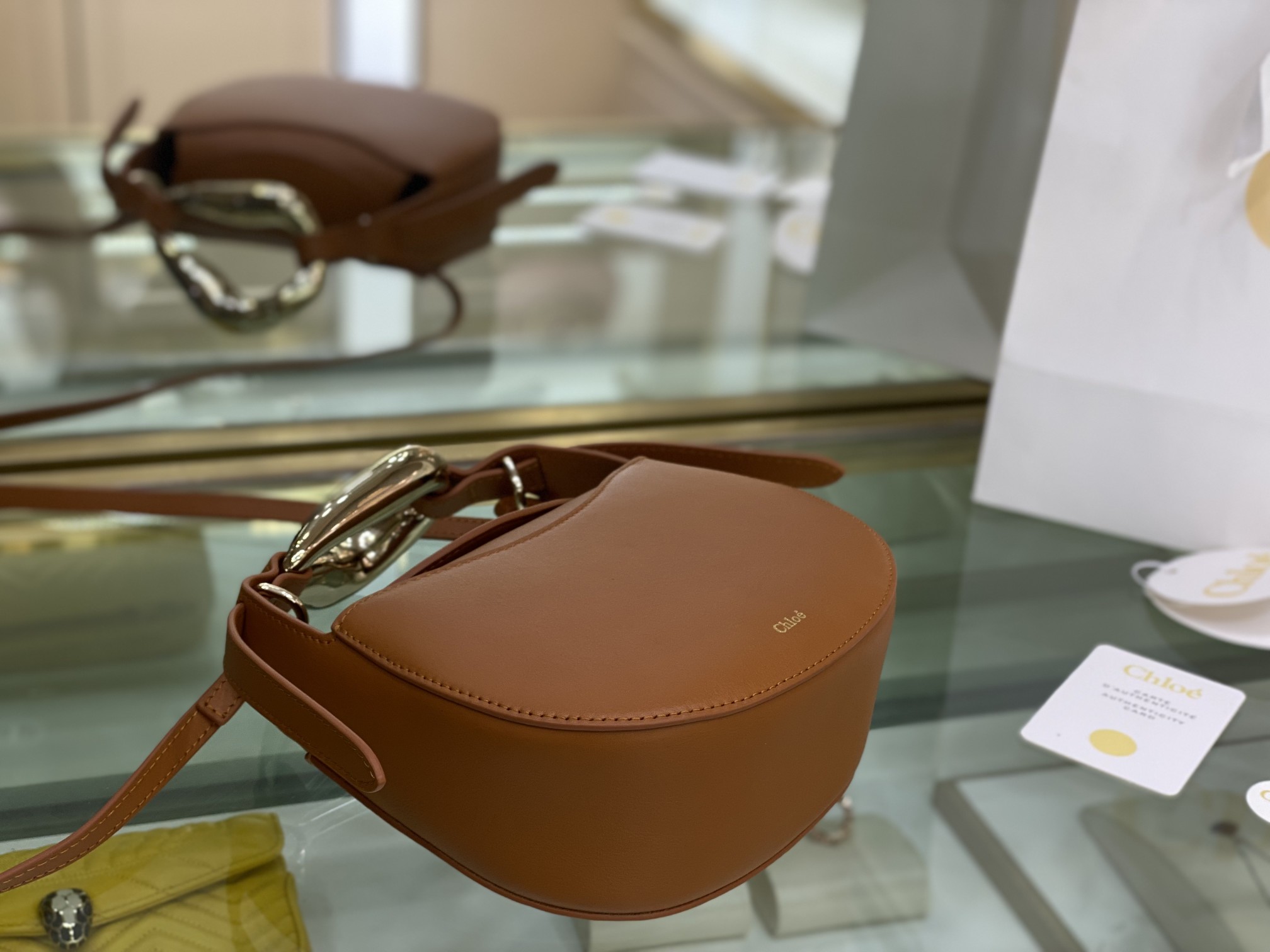 Ch10e kiss small bag grain calfskin arizona brown chc21us350 20 x 26 x 8 cm