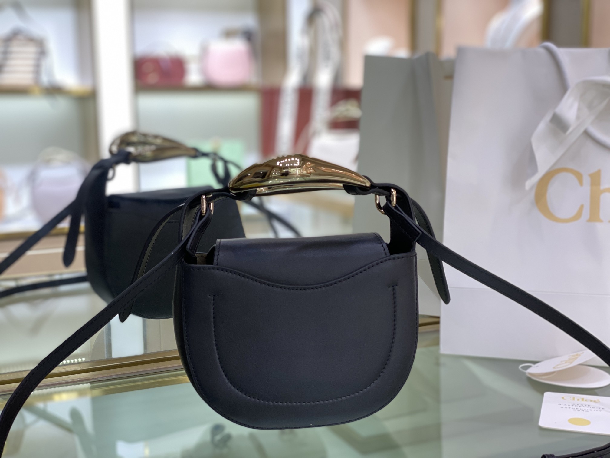 Ch10e kiss small bag grain calfskin full black chc21us350 20 x 26 x 8 cm