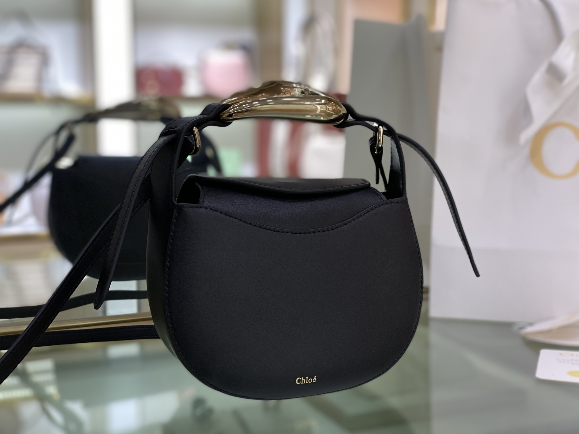 Ch10e kiss small bag grain calfskin full black chc21us350 20 x 26 x 8 cm