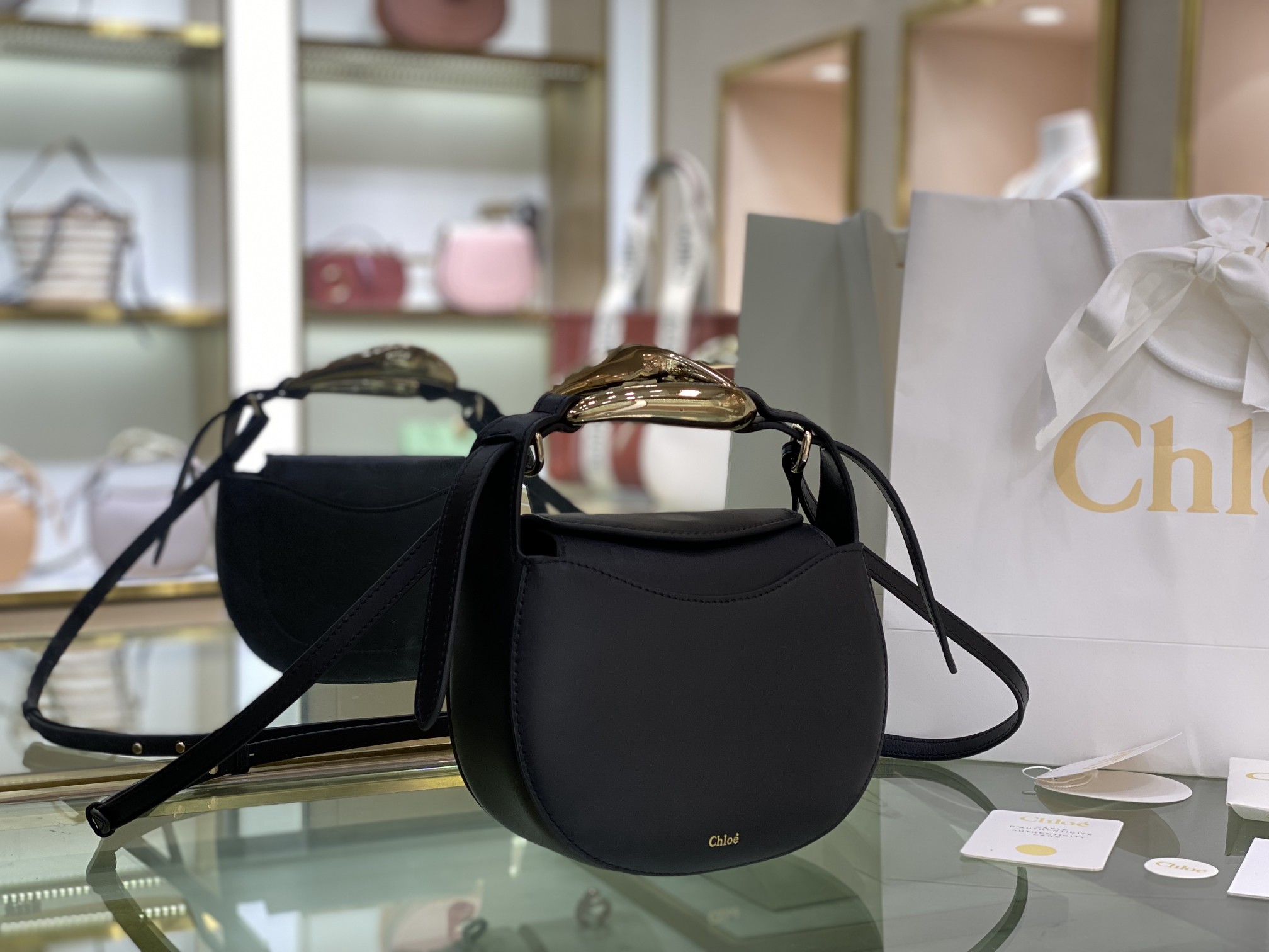 Ch10e kiss small bag grain calfskin full black chc21us350 20 x 26 x 8 cm