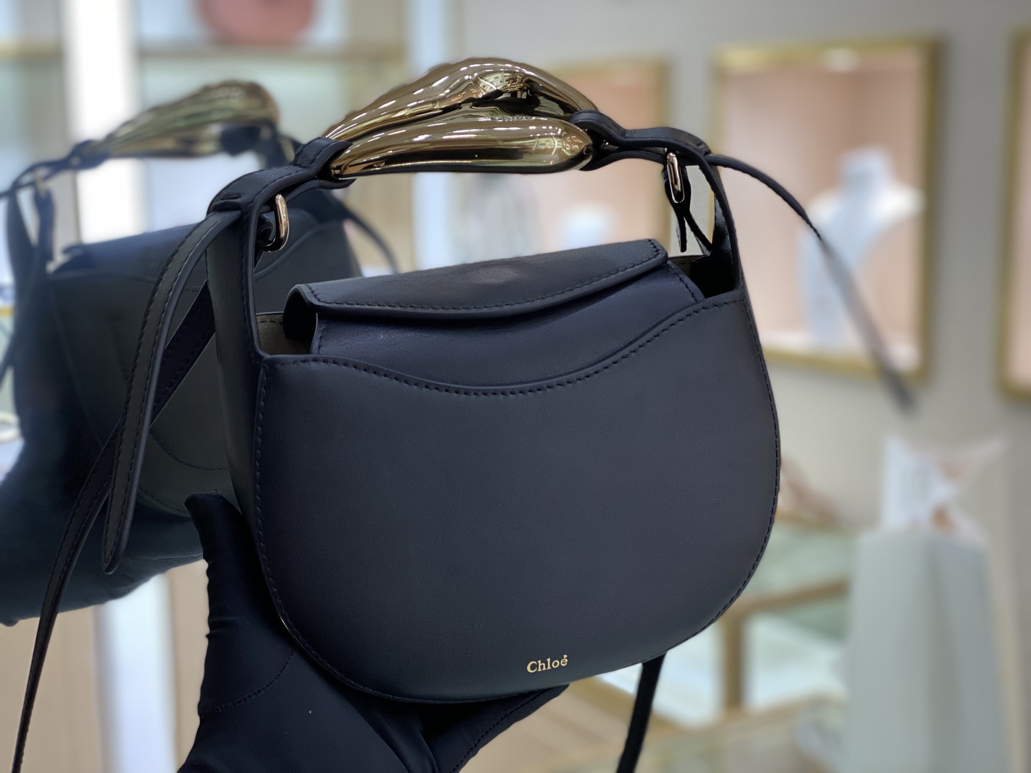 Ch10e kiss small bag grain calfskin full black chc21us350 20 x 26 x 8 cm