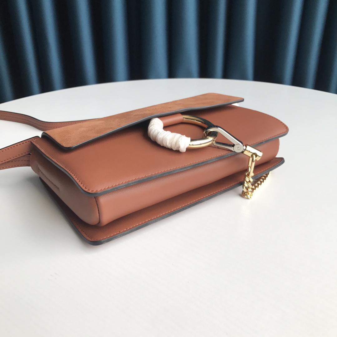 Ch10É faye small shoulder bag classic tobacco chc15us127 24 x 7 x 15 cm