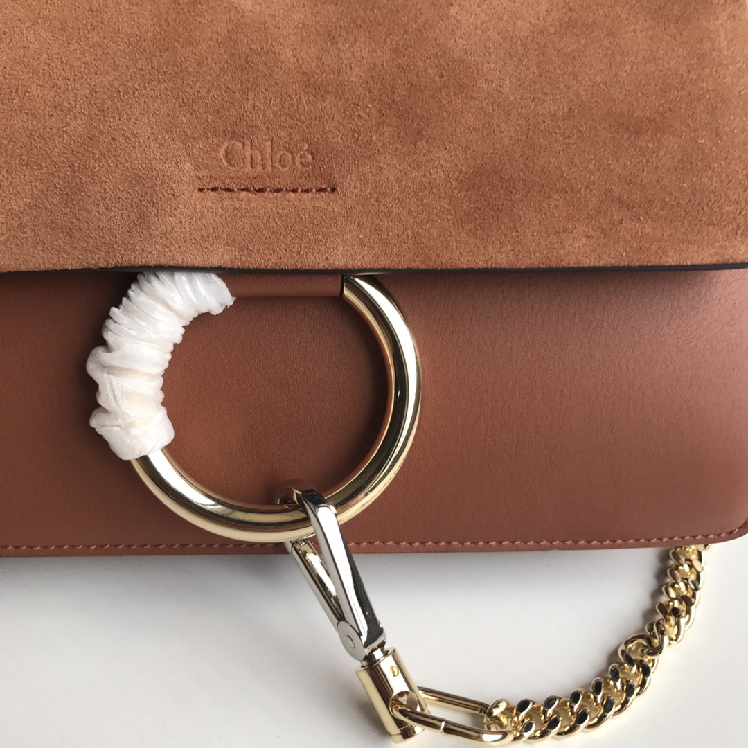 Ch10É faye small shoulder bag classic tobacco chc15us127 24 x 7 x 15 cm