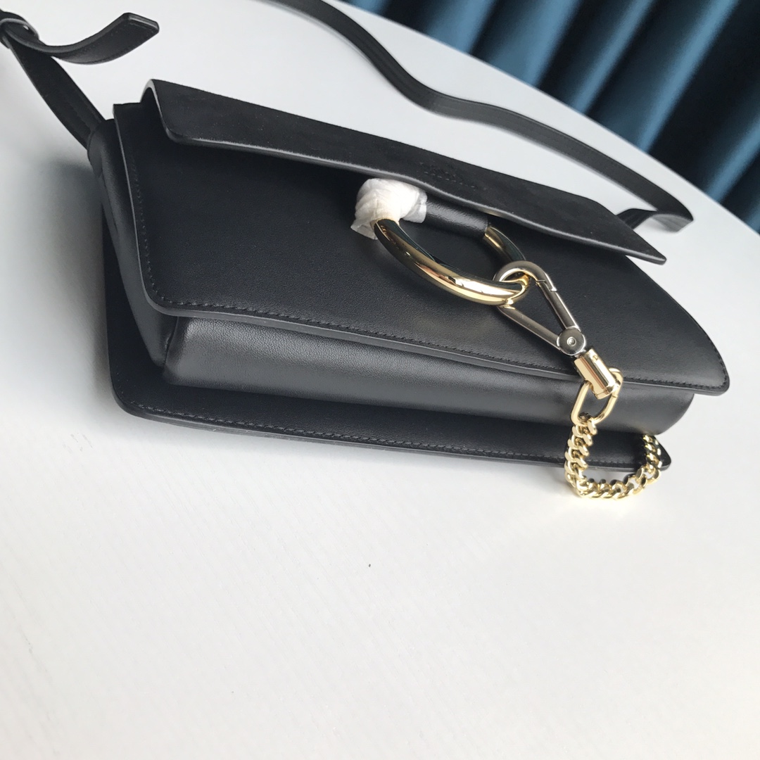 Ch10É faye small shoulder bag black chc15us127 24 x 7 x 15 cm