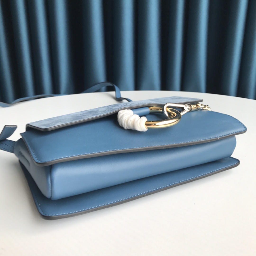 Ch10É faye small shoulder bag gentle blue chc15us127 24 x 7 x 15 cm