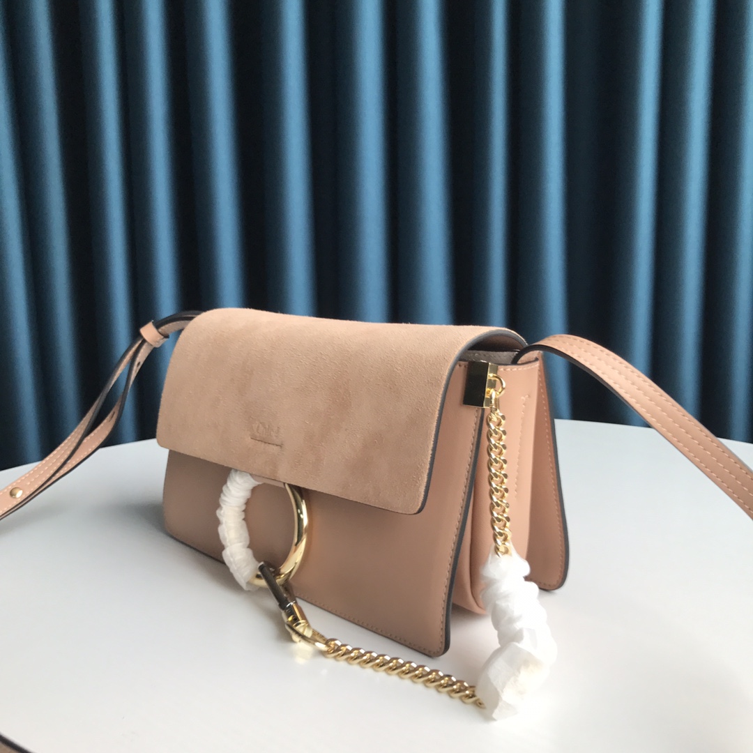 Ch10É faye small shoulder bag sandy beige chc15us127 24 x 7 x 15 cm