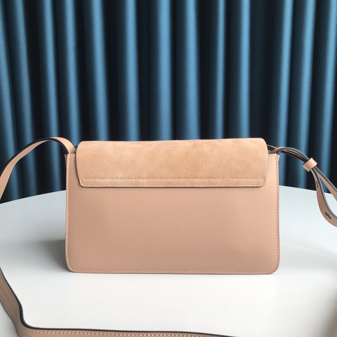 Ch10É faye small shoulder bag sandy beige chc15us127 24 x 7 x 15 cm