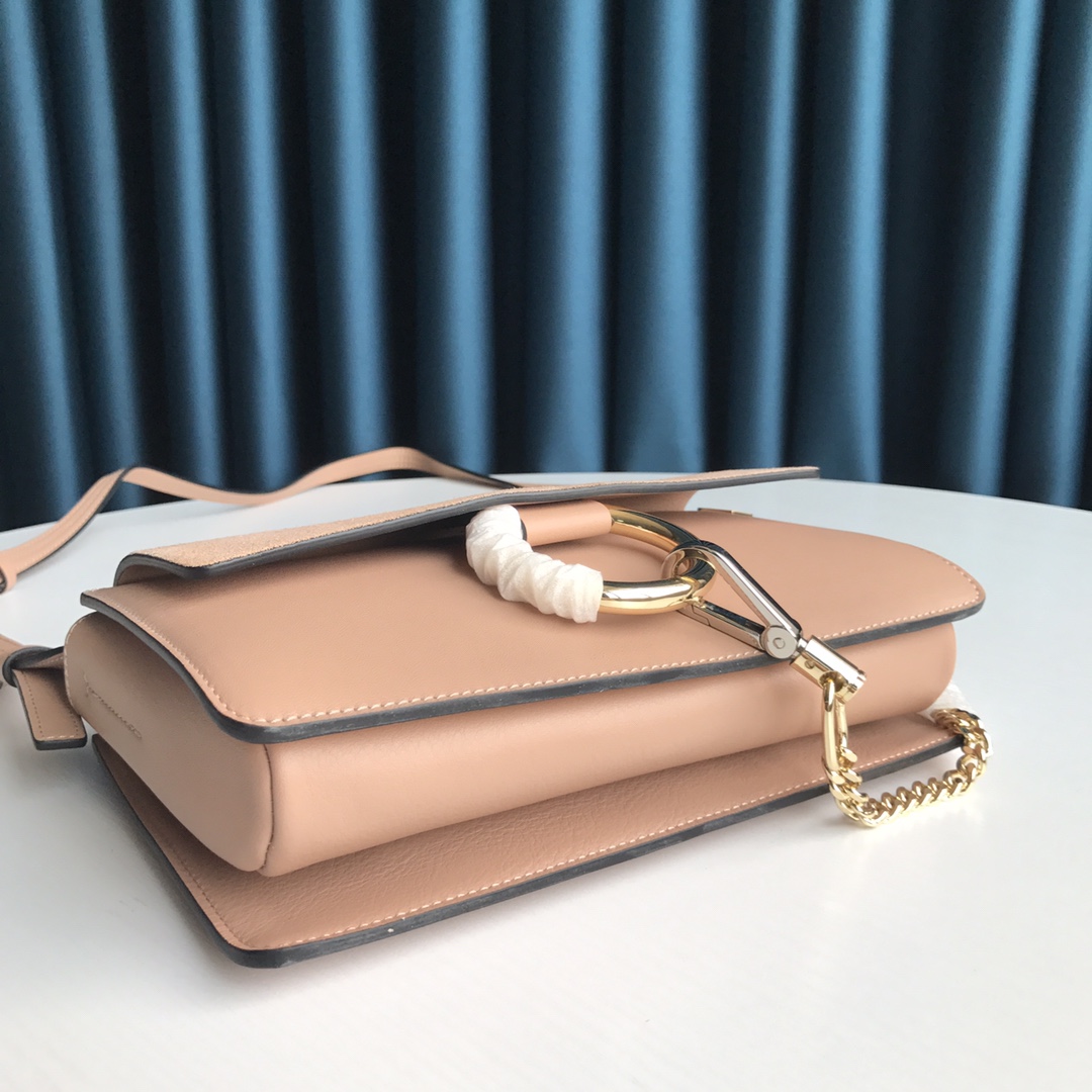 Ch10É faye small shoulder bag sandy beige chc15us127 24 x 7 x 15 cm
