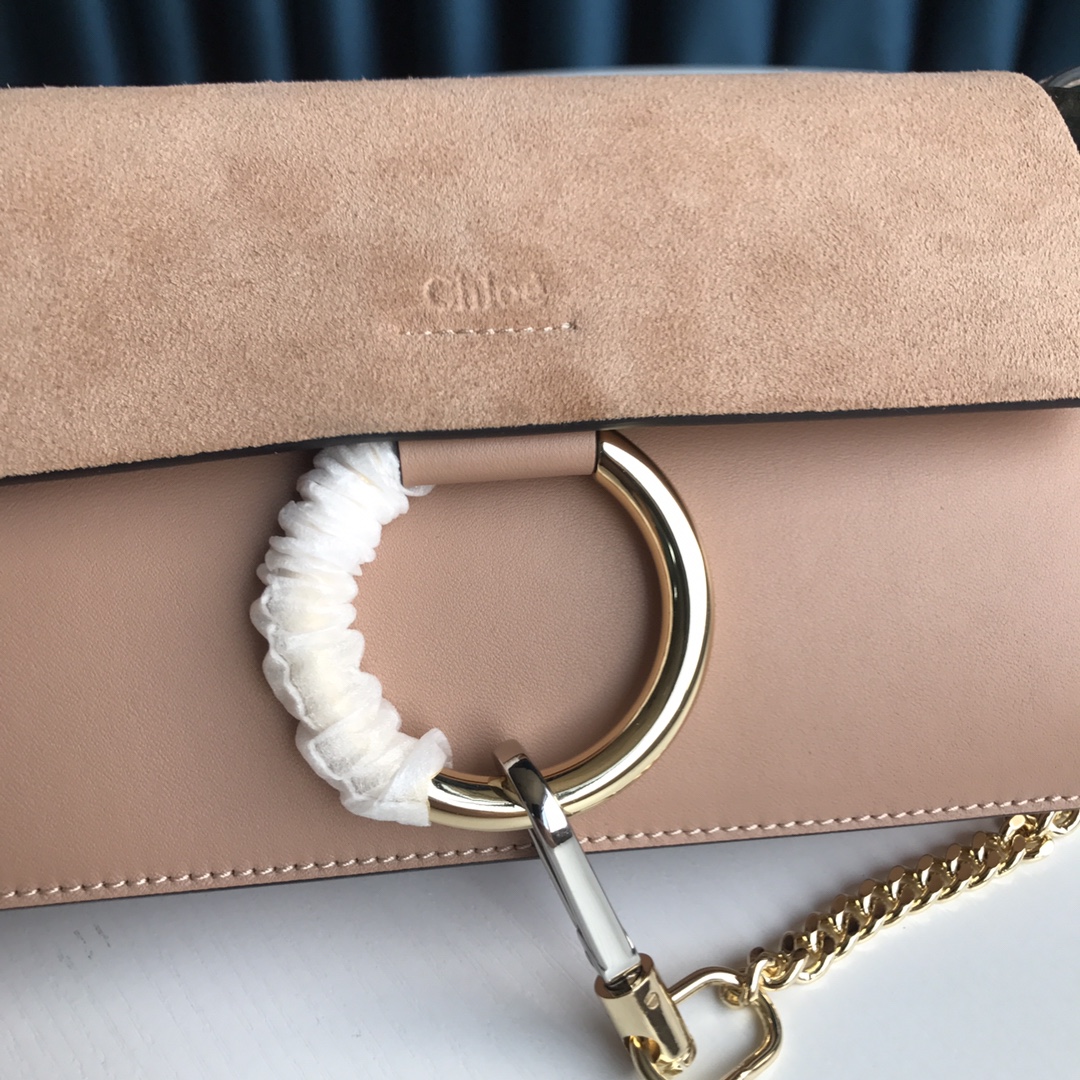 Ch10É faye small shoulder bag sandy beige chc15us127 24 x 7 x 15 cm