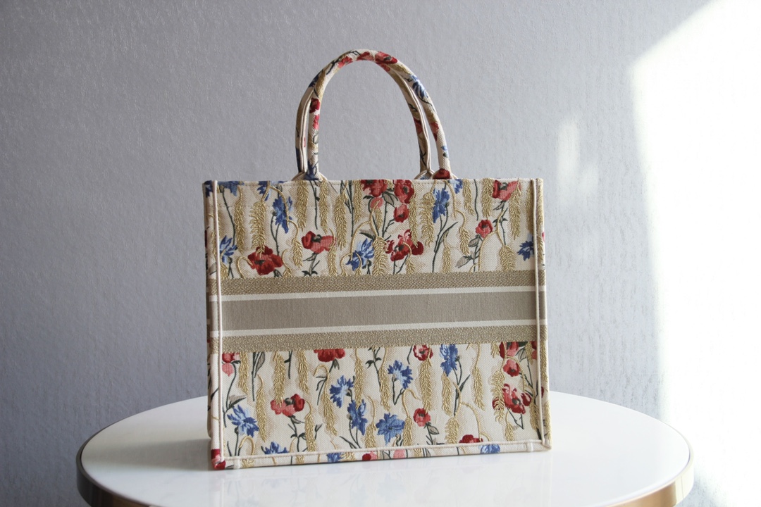 D10r large book tote beige multicolor hibiscus embroidery m1286 41.5 x 35 x 18 cm