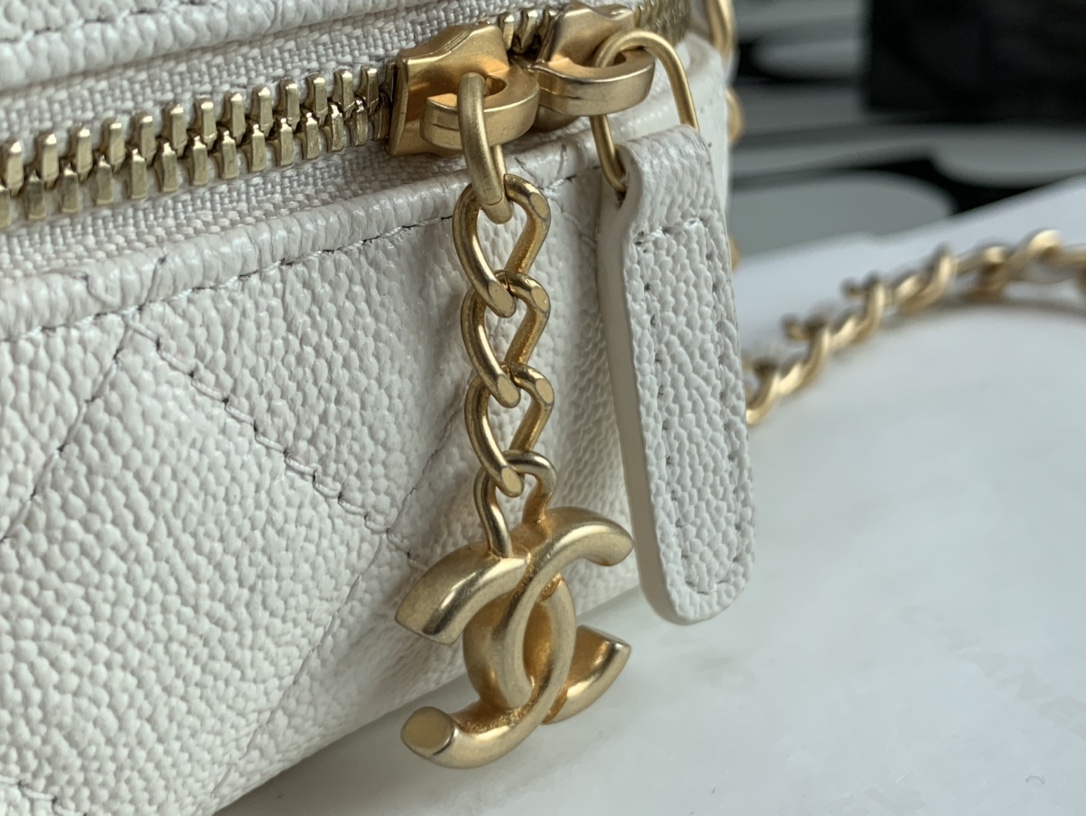 Ch**el small vanity with chain white ap2194 12 × 11.5 × 7 cm