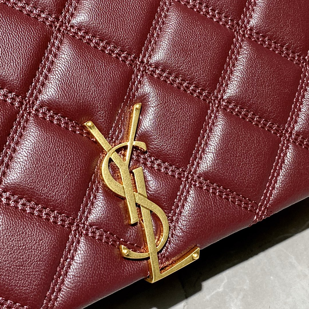 Y51 becky mini chain bag in carrÉ-quilted lambskin burgundy 6507691 25 x 17 x 7 cm