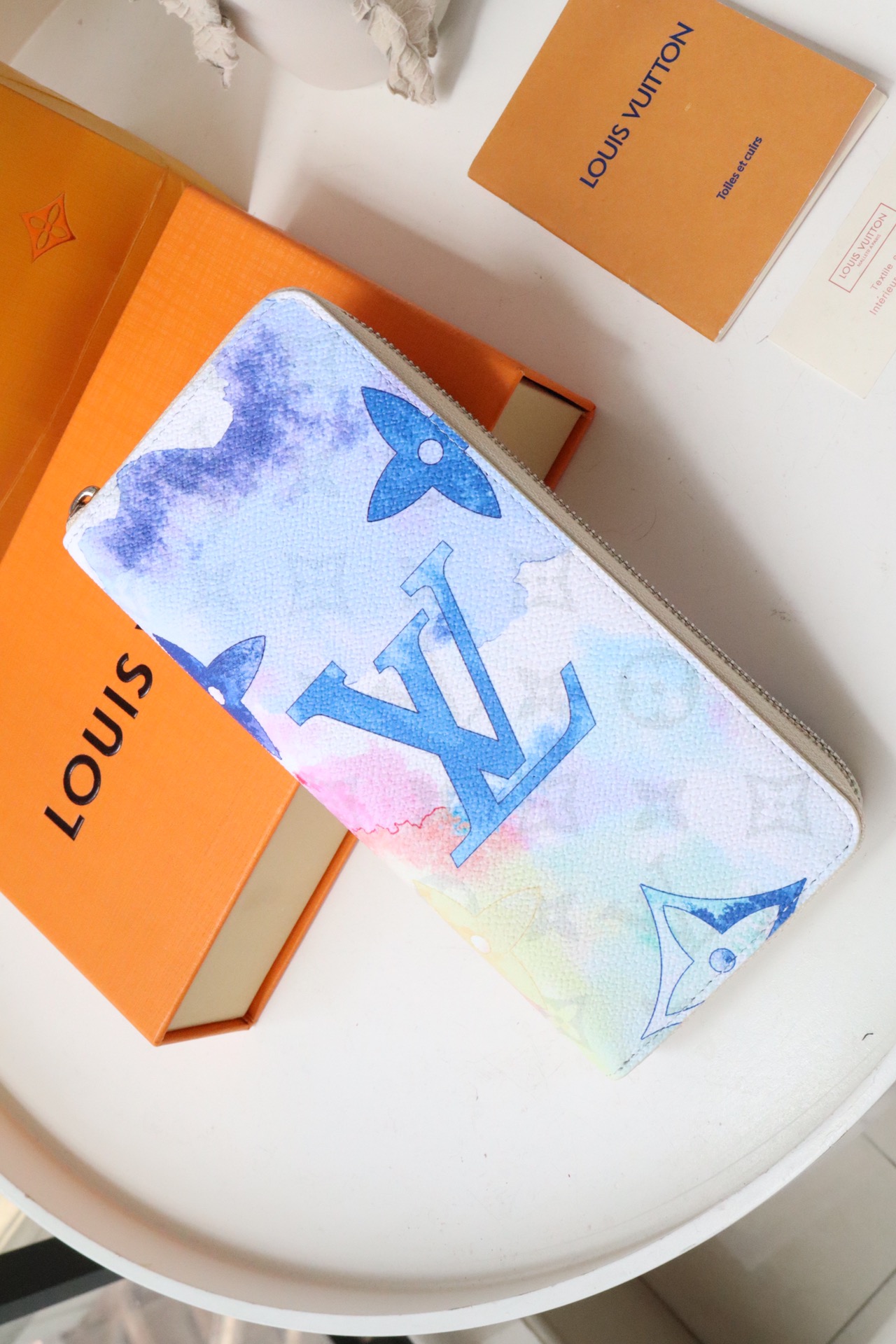 l0vis Vvtt0n zippy wallet vertical monogram watercolor canvas m80499 10 x 20 x 2 cm