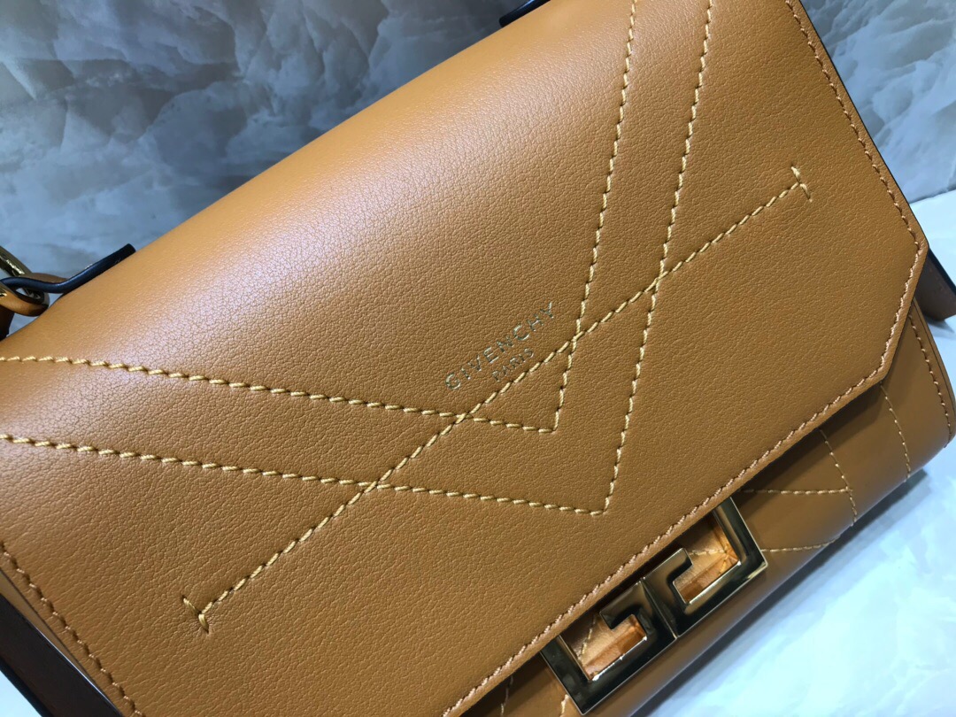 G1uenchy small eden bag brown 19 × 14 × 5.5 cm