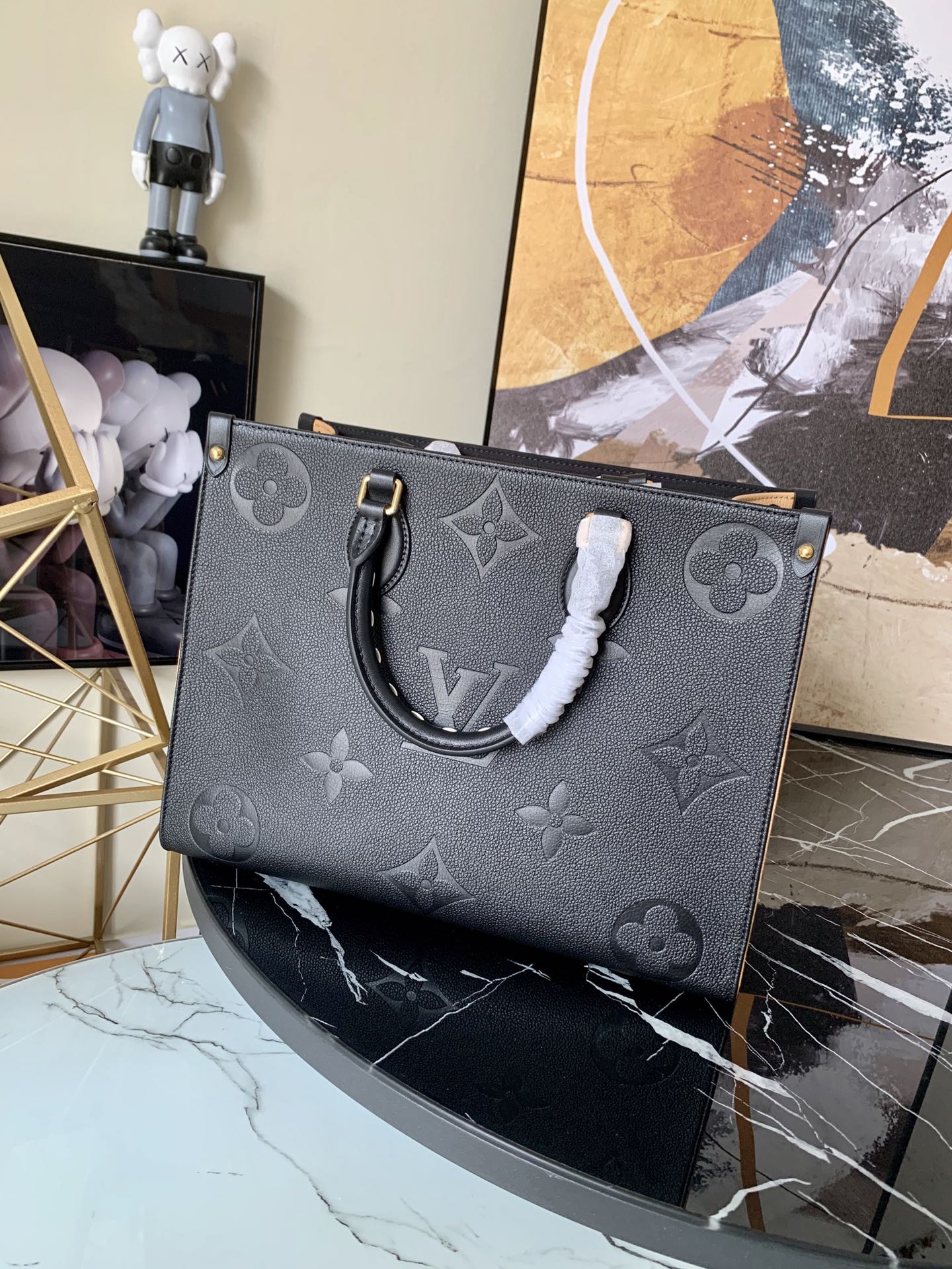 l0vis Vvtt0n onthego mm monogram empreinte embossed leather noir m58522 35 cm