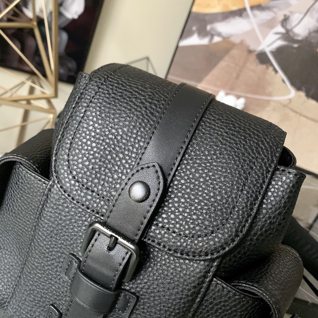 l0vis Vvtt0n christopher xs taurillon leather black m58495 14 x 19.5 x 5 cm