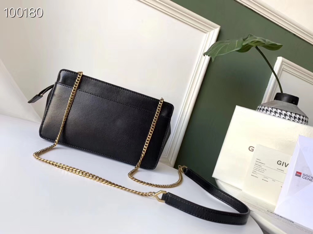 G1uenchy pocket bag in leather black 22 x 13 x 7 cm