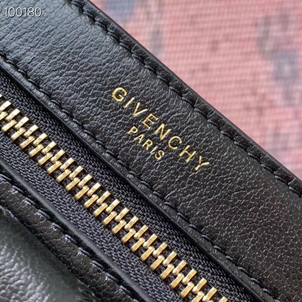 G1uenchy pocket bag in leather black 22 x 13 x 7 cm