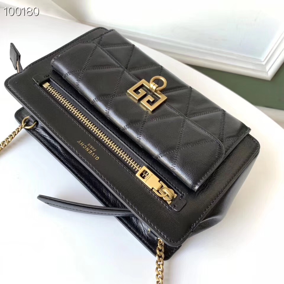 G1uenchy pocket bag in leather black 22 x 13 x 7 cm