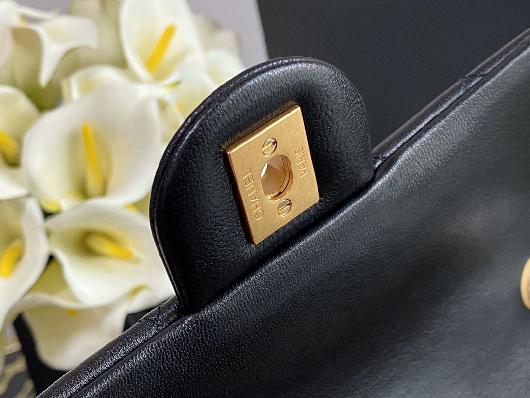 Ch**el charm strap flap bag lambskin black as1787 17 x 20 cm
