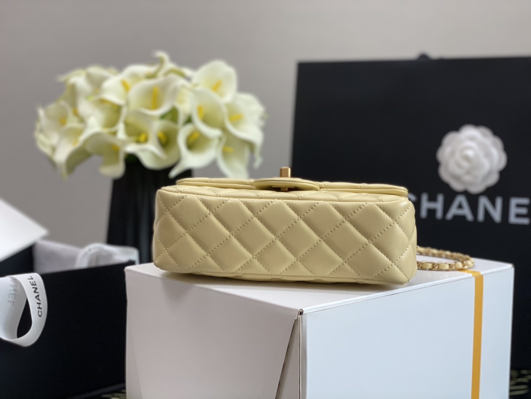 Ch**el charm strap flap bag lambskin sunshine as1787 17 x 20 cm