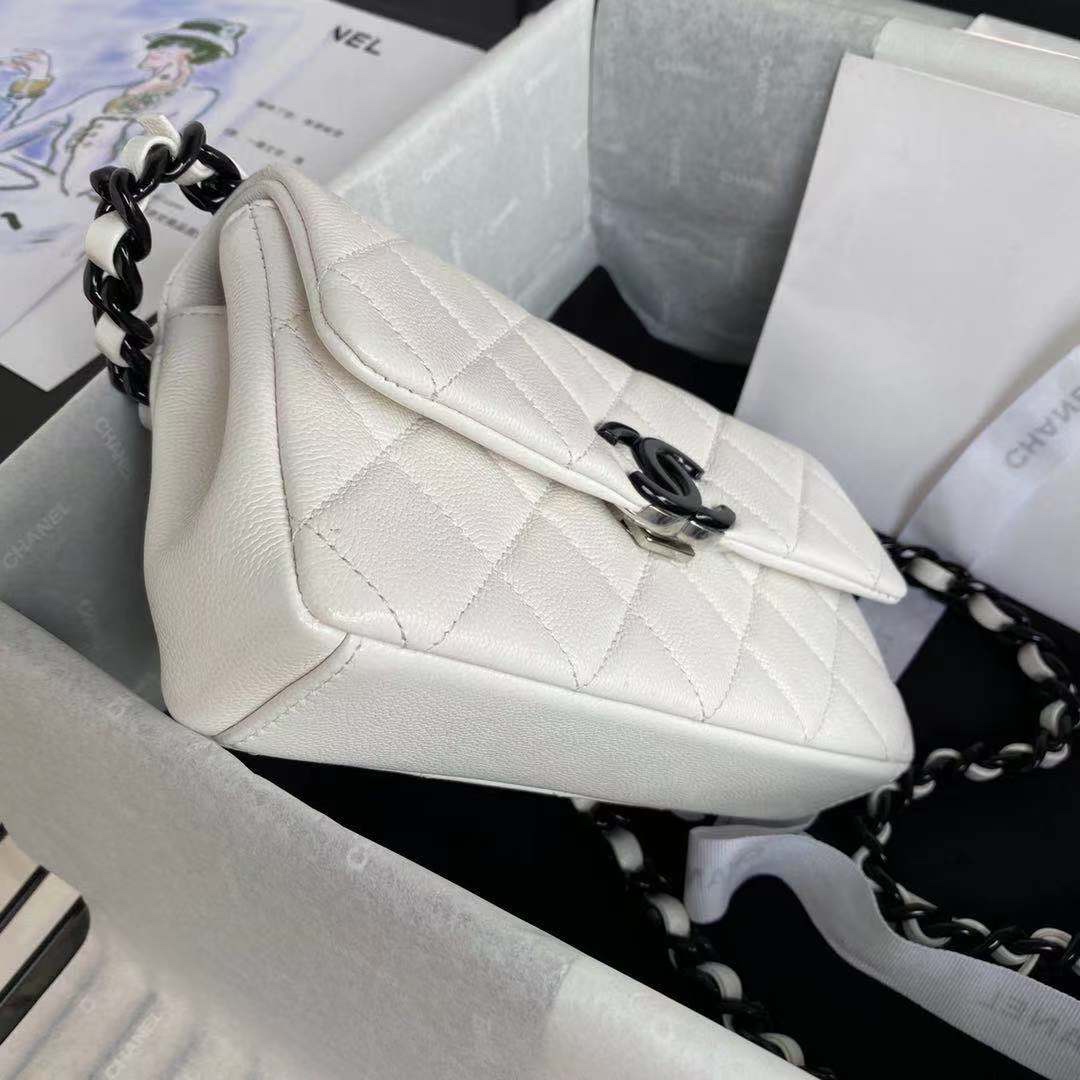 Ch**el small grained calfskin lacquered logo flap bag as2302 20 x 12.5 x 6 cm