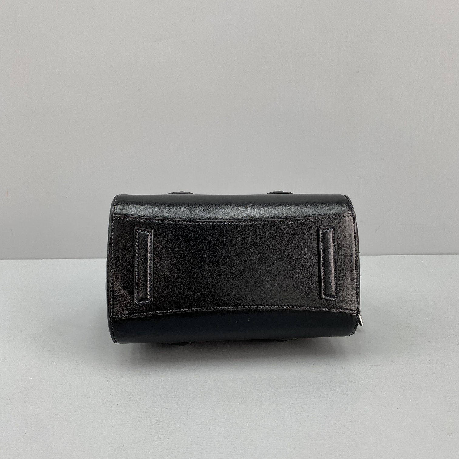 G1uenchy mini antigona bag black bb05114014 18 x 19 x 13 cm