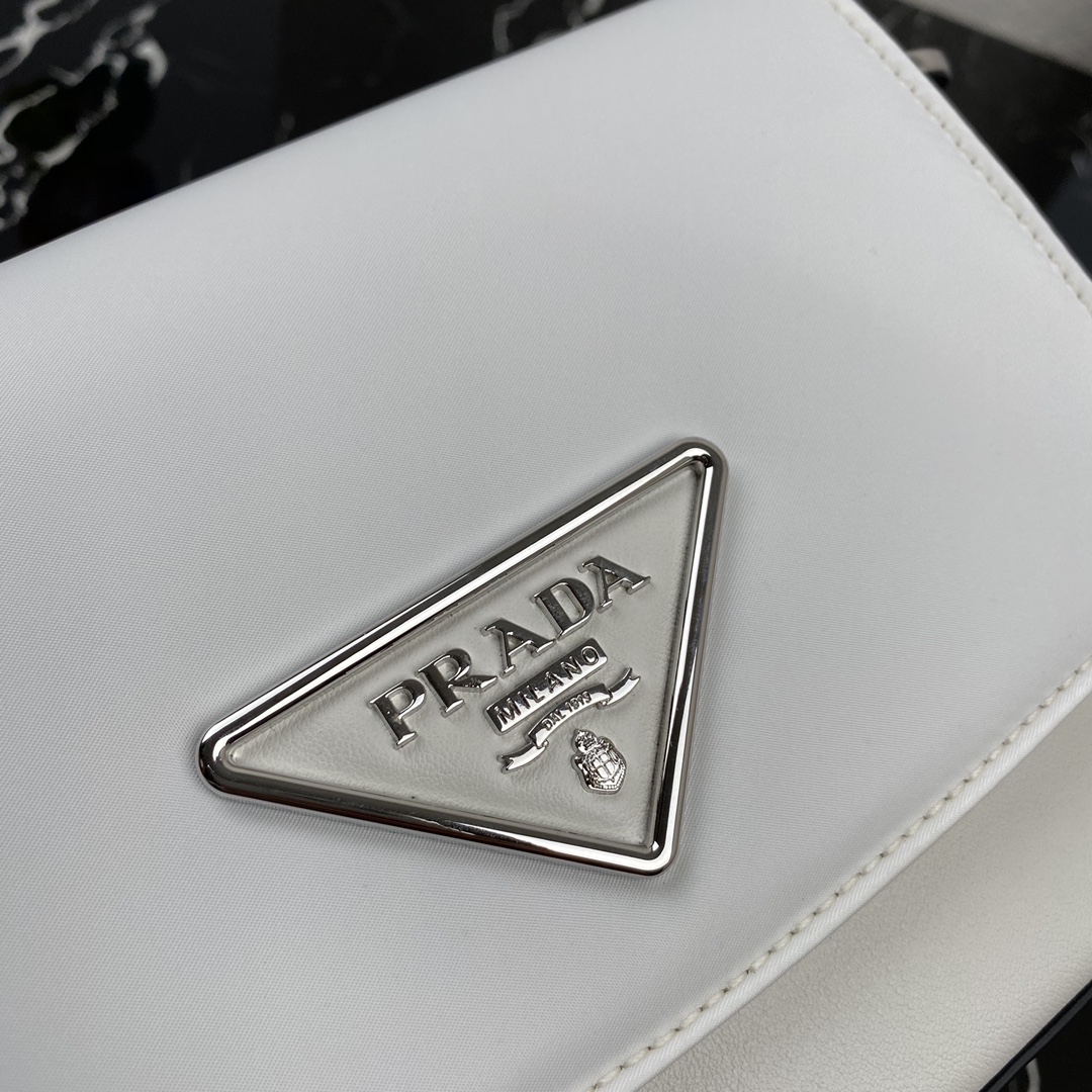 Pra*a nylon and leather identity shoulder bag white 1bd263 21 x 16 x 6.5 cm