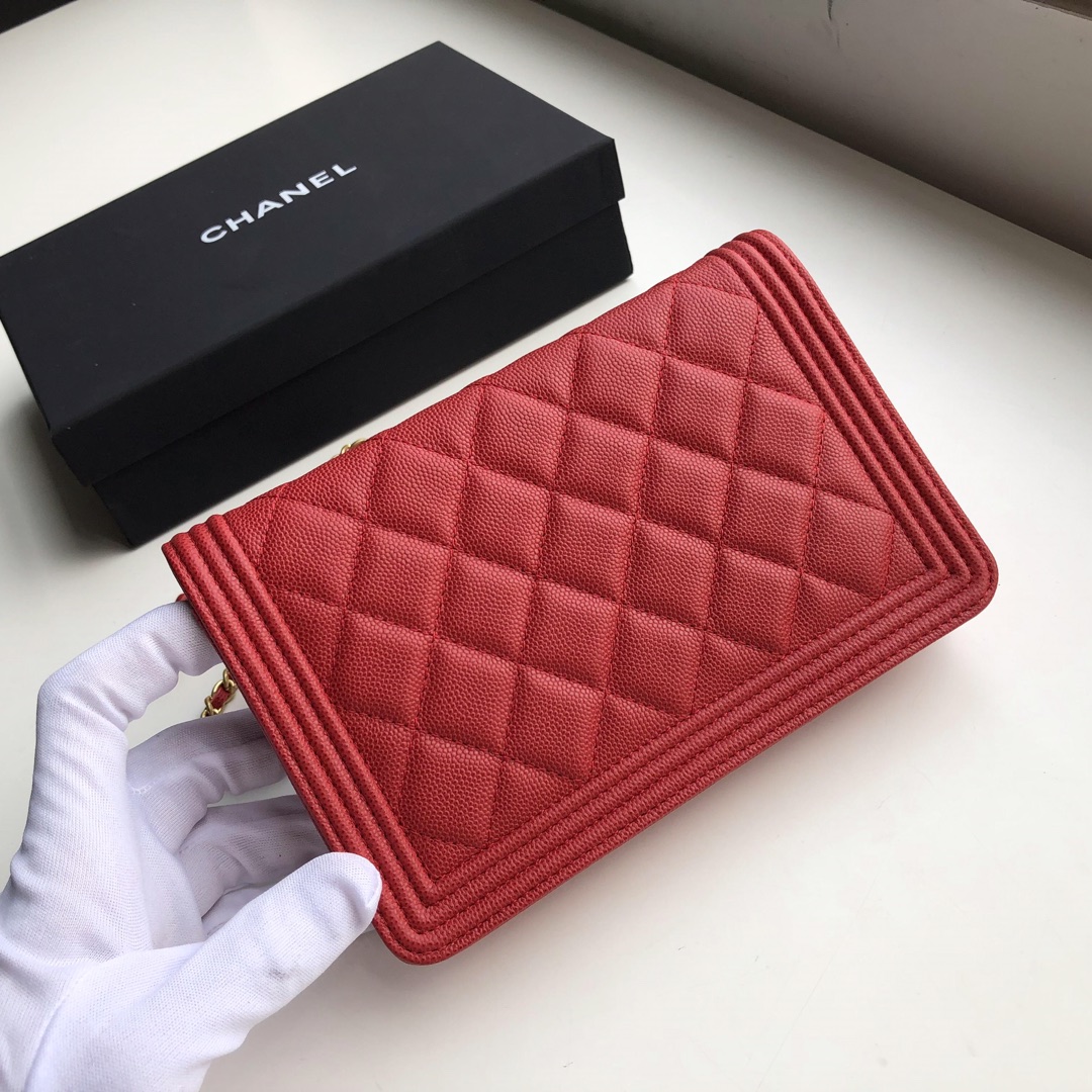 Ch**el boy wallet on chain grained calfskin red 80287 19.5 x 12.5 x 4 cm