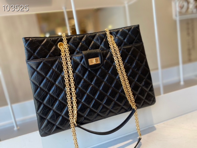 ch**el large D1am0nd pattern leather shopping bag black as661 35 x 26 x 11 cm