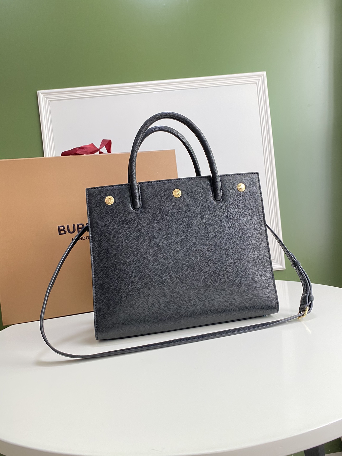 Bv*b*rry small leather two-handle title bag black 80246871 34 x 15 x 25 cm