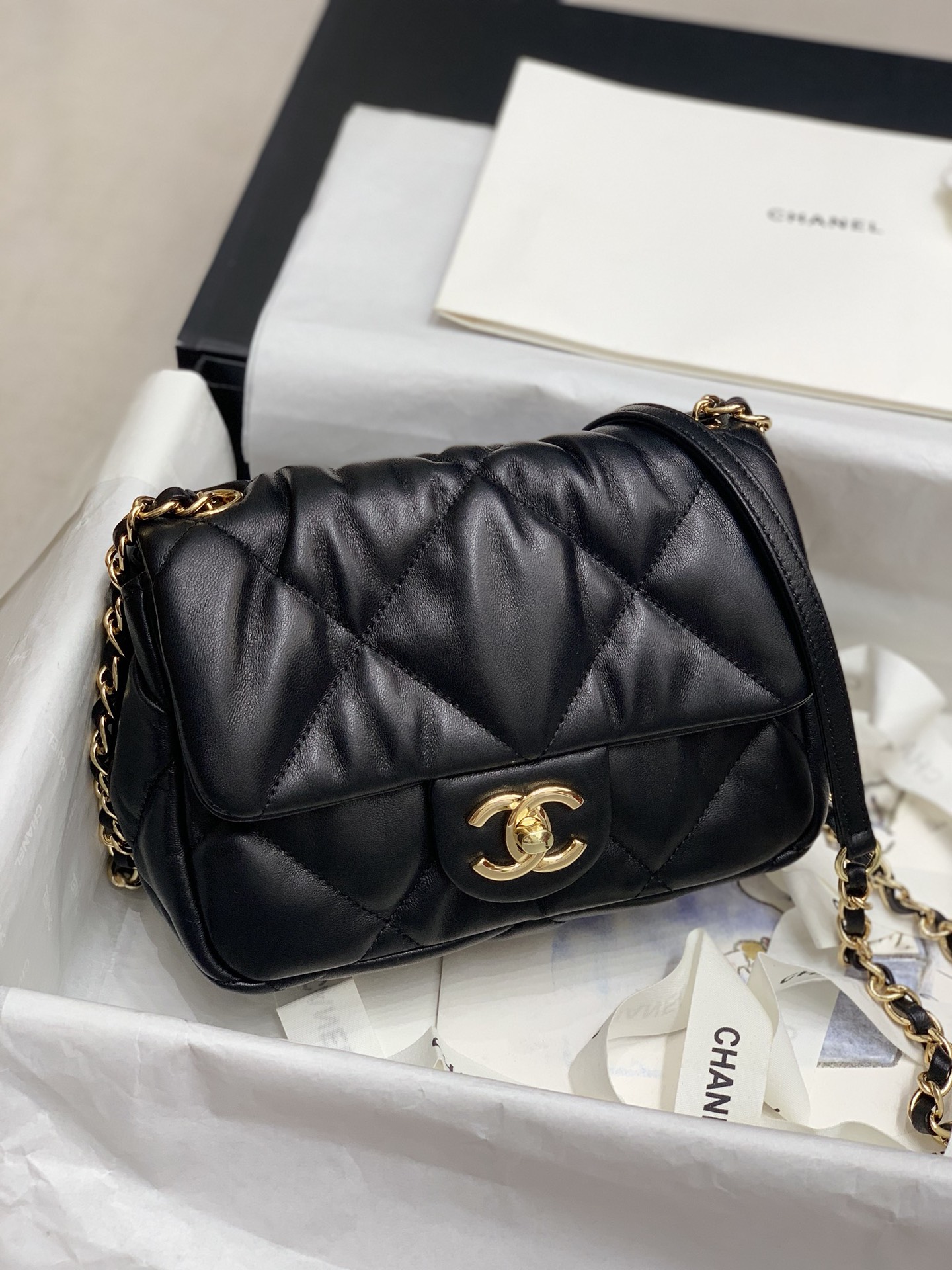Ch**el small calfskin bubbly flap bag black as2232 19 x 14.5 x 8.5 cm