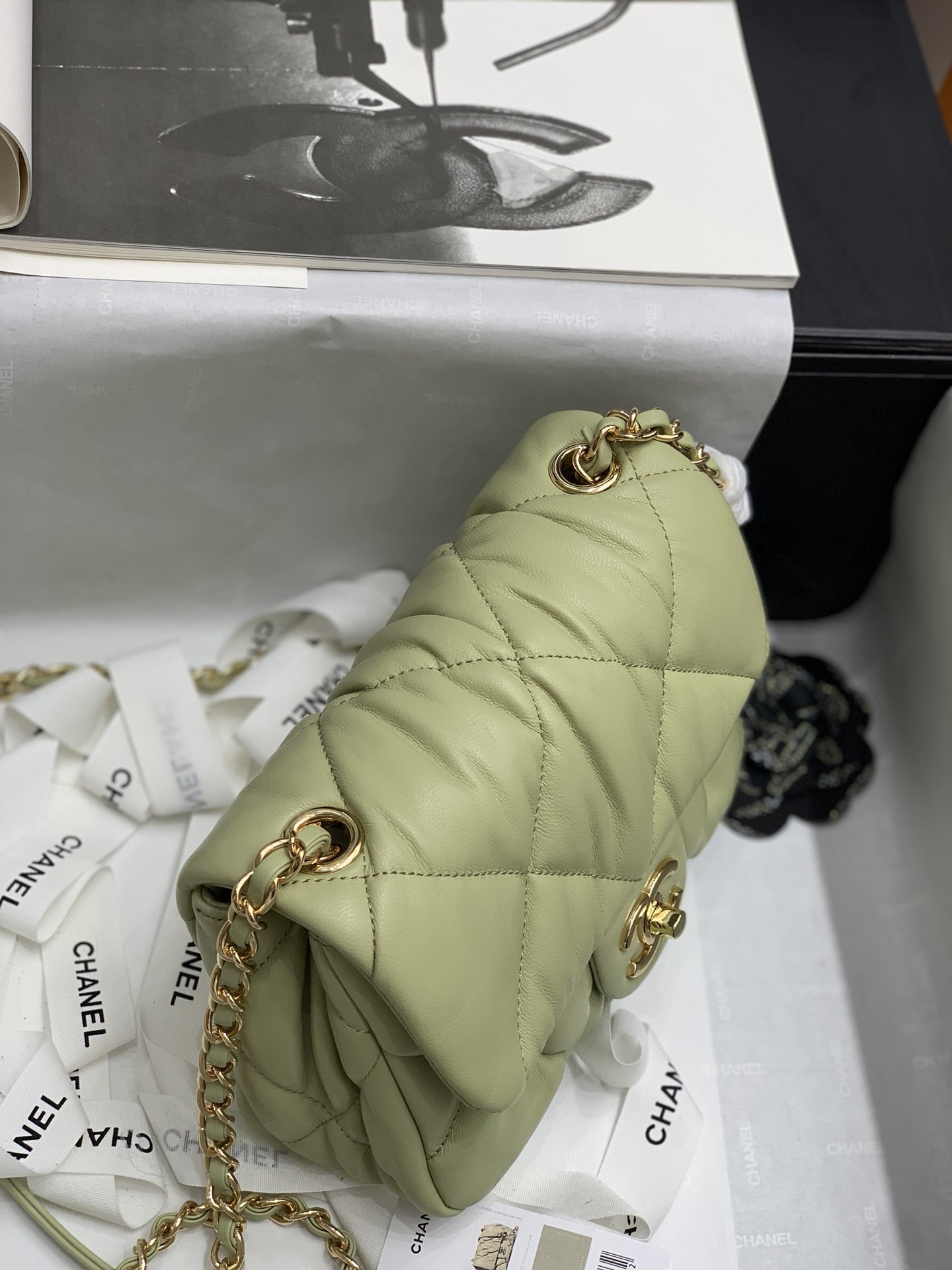Ch**el small calfskin bubbly flap bag green as2232 19 x 14.5 x 8.5 cm