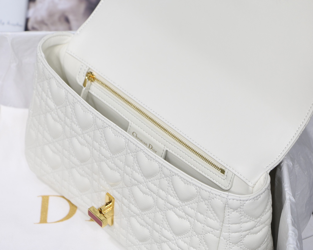 D10r medium D10ramour caro bag cannage calfskin with heart motif white m9242 25.5 x 15.5 x 8 cm