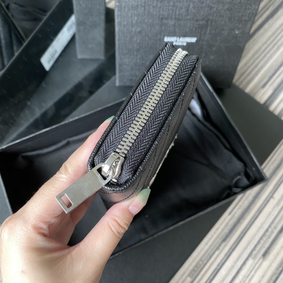Y51 monogram zip around wallet in grain de poudre embossed leather silver metal 358094 19 x 9 cm