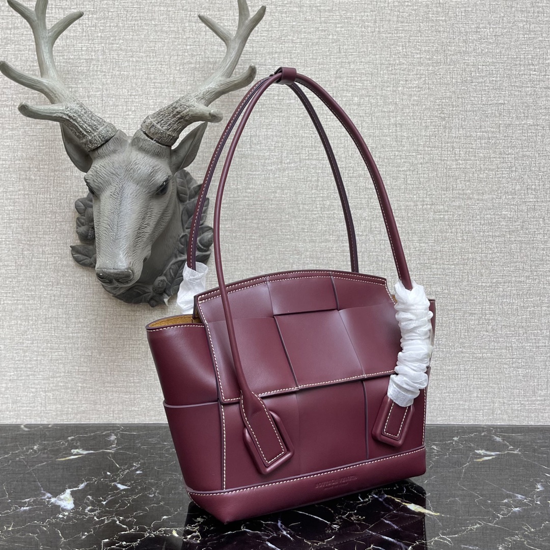 b0tt*ga Ven*ta small arco burgundy 600606 29 x 8 x 17 cm