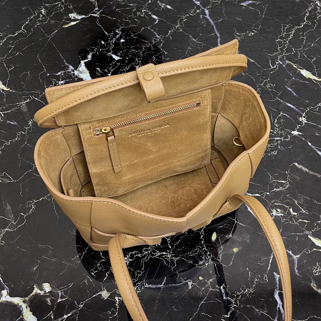 b0tt*ga Ven*ta small arco beige 600606 29 x 8 x 17 cm