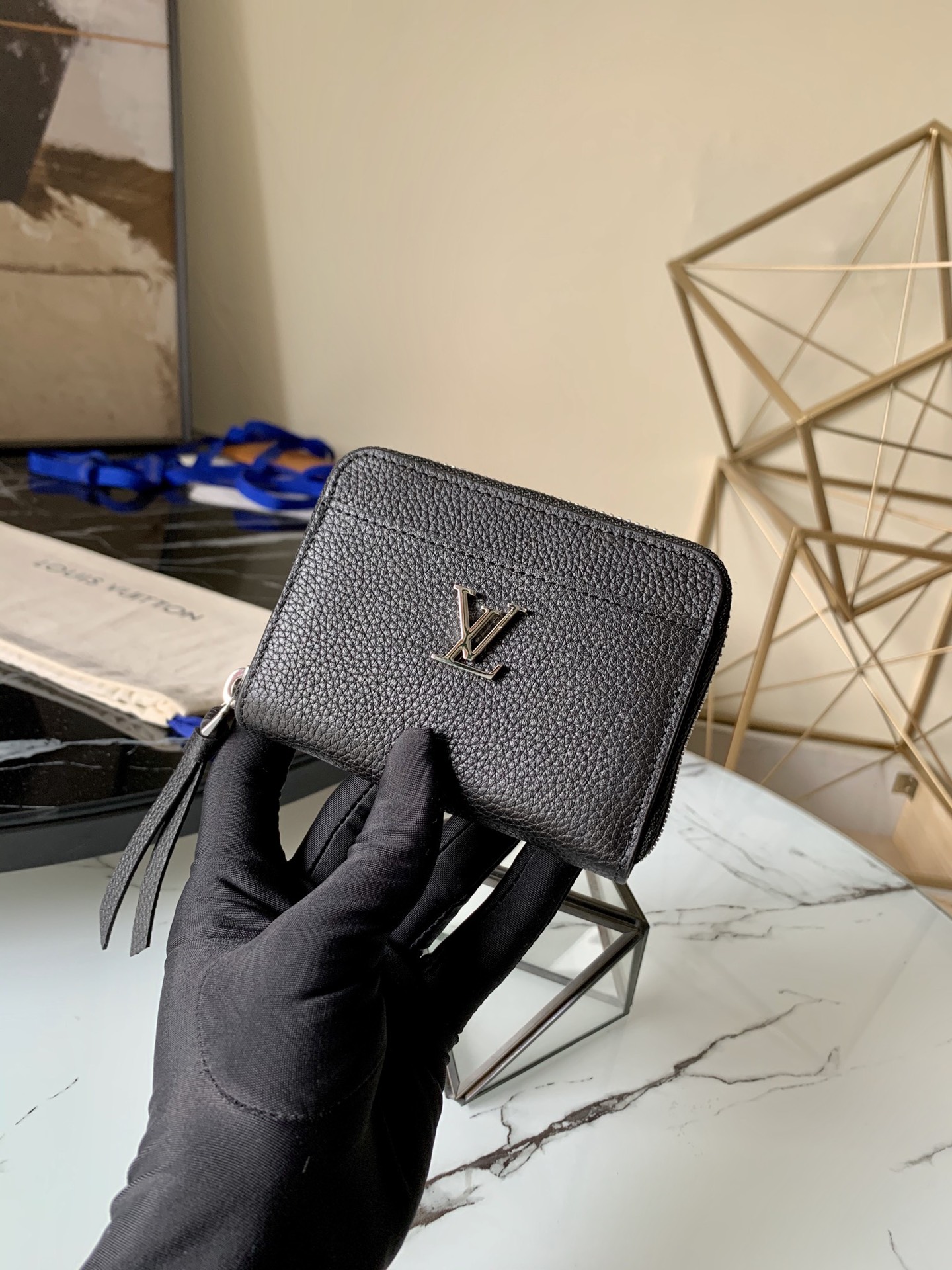 l0vis Vvtt0n lockme zippy coin purse calfskin black m80099 11 x 8.5 x 2 cm