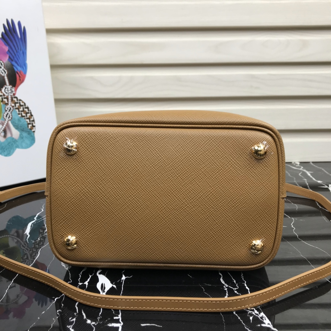 Pra*a medium panier saffiano leather bag brown 1ba212 22 × 23 × 13 cm