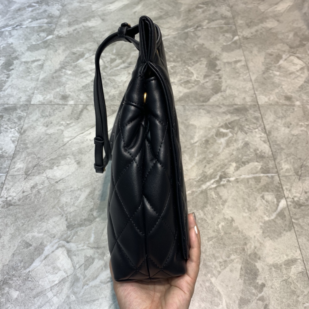 ba1en*iaga large buckle shoulder bag d1am0nd pattern leather G01den metal black 37 x 8 x 29 cm