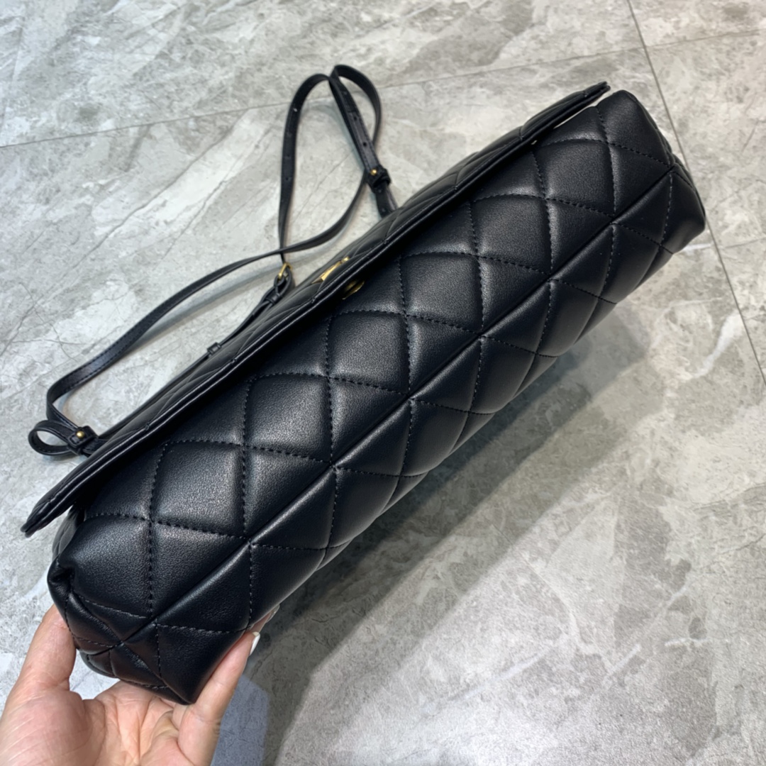ba1en*iaga large buckle shoulder bag d1am0nd pattern leather G01den metal black 37 x 8 x 29 cm