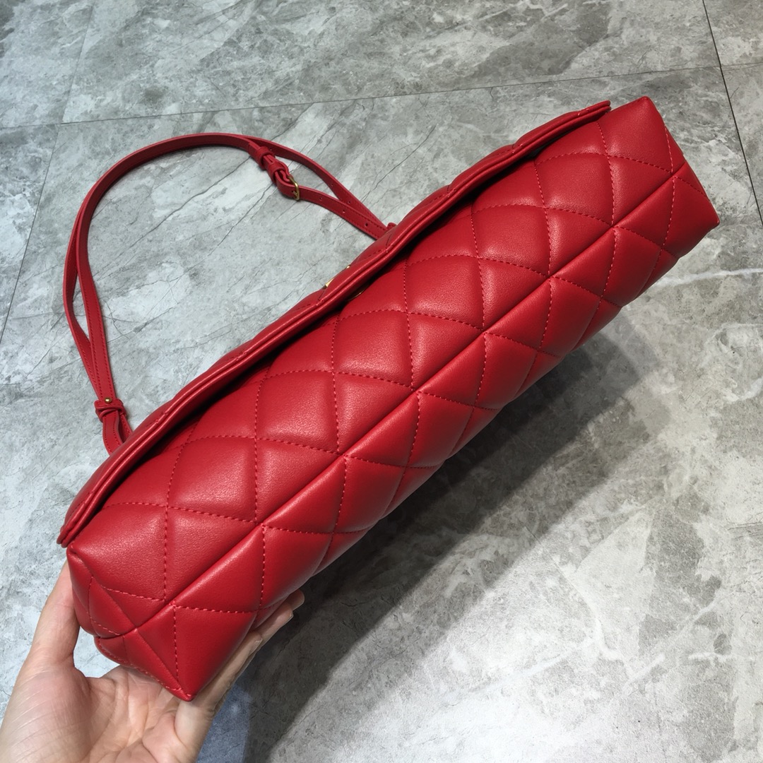 ba1en*iaga large buckle shoulder bag d1am0nd pattern leather G01den metal red 37 x 8 x 29 cm